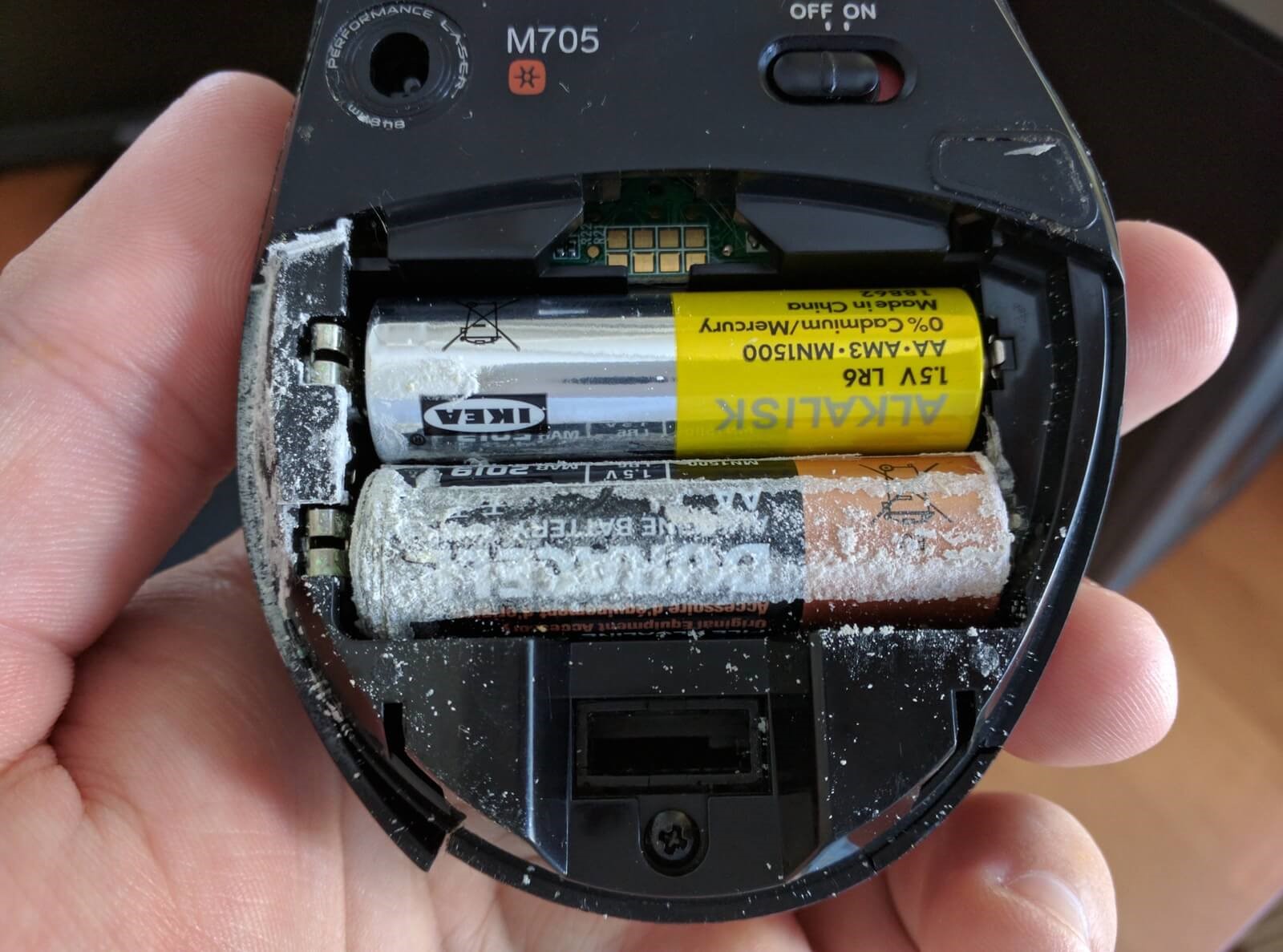 Батарейки шипят — что это и что делать?