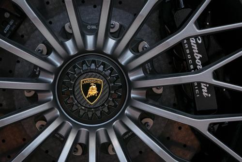 Бренд Lamborghini инвестировал крупную сумму в развитие новейших аккумуляторных батарей